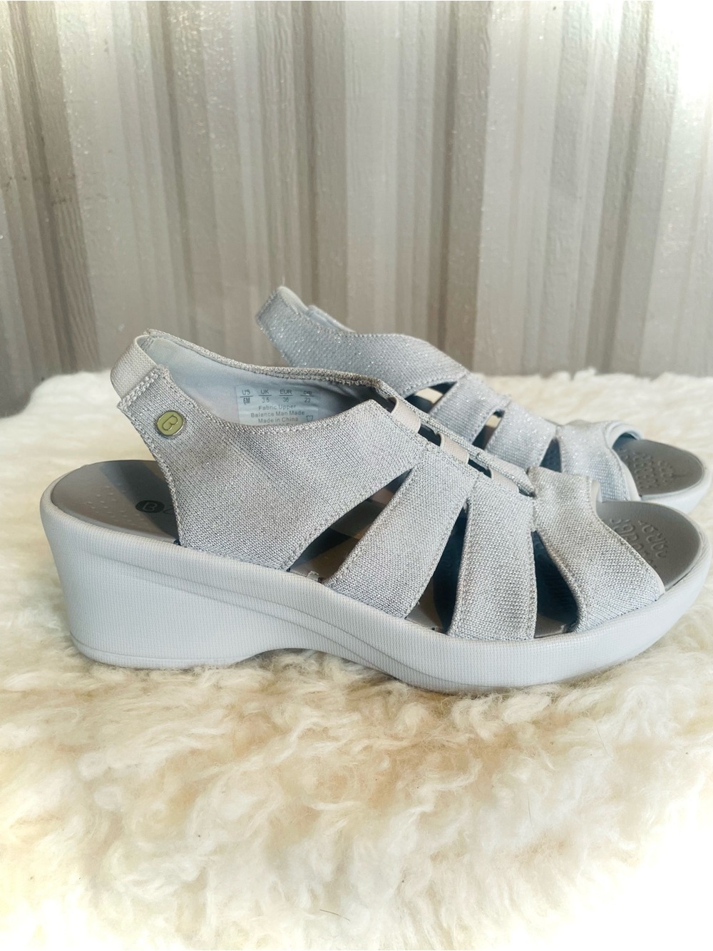 Bzees Finale Wedge Sling back Wedge Sandal Machine Washable Silver Sparkle 6M - Picture 3 of 12